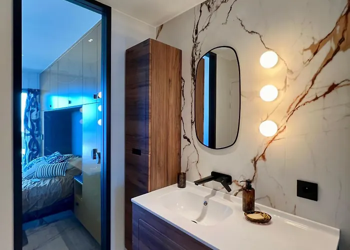 Superbe Face Apartment